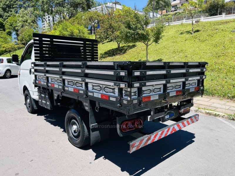 HR 2.5 LONGO COM CAÇAMBA 4X2 16V 130CV TURBO INTERCOOLER DIESEL 2P MANUAL - 2014 - BENTO GONçALVES