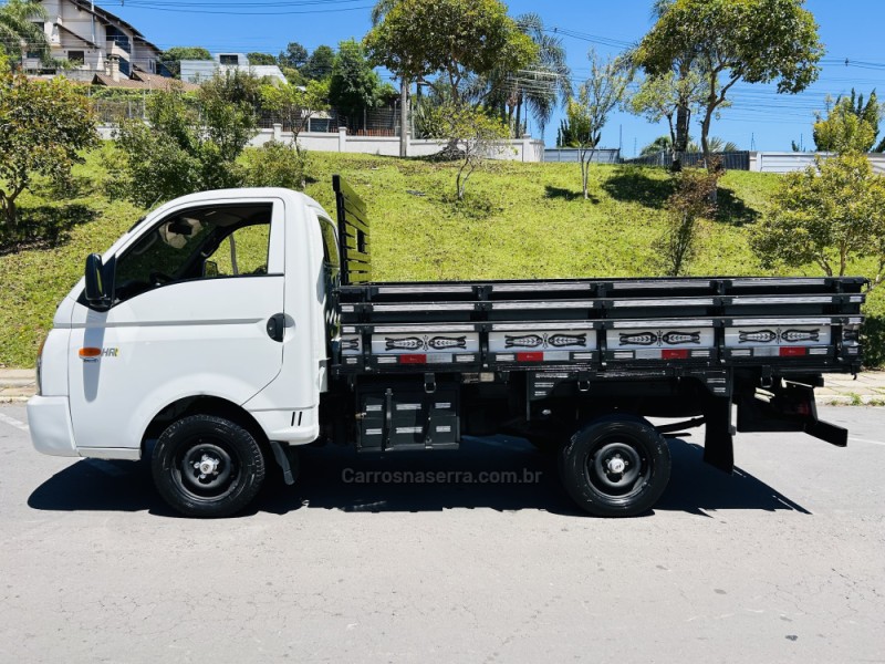 HR 2.5 LONGO COM CAÇAMBA 4X2 16V 130CV TURBO INTERCOOLER DIESEL 2P MANUAL - 2014 - BENTO GONçALVES