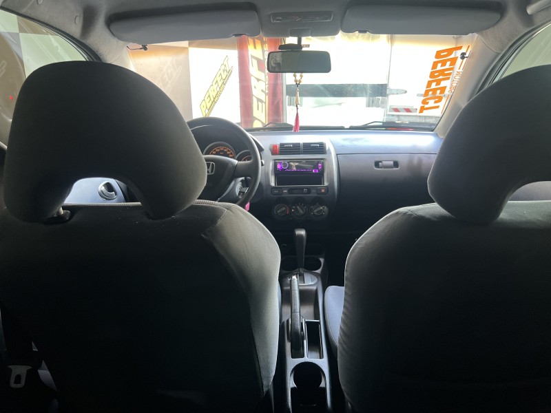 FIT 1.4 LX 8V GASOLINA 4P AUTOMÁTICO - 2005 - PORTãO