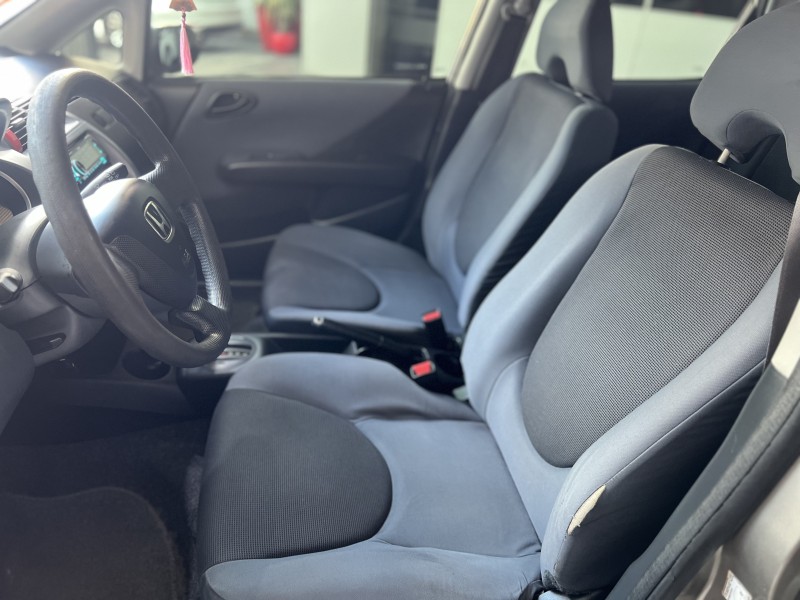 FIT 1.4 LX 8V GASOLINA 4P AUTOMÁTICO - 2005 - PORTãO