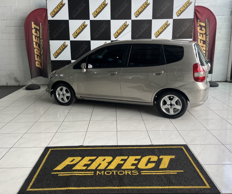 FIT 1.4 LX 8V GASOLINA 4P AUTOMÁTICO - 2005 - PORTãO