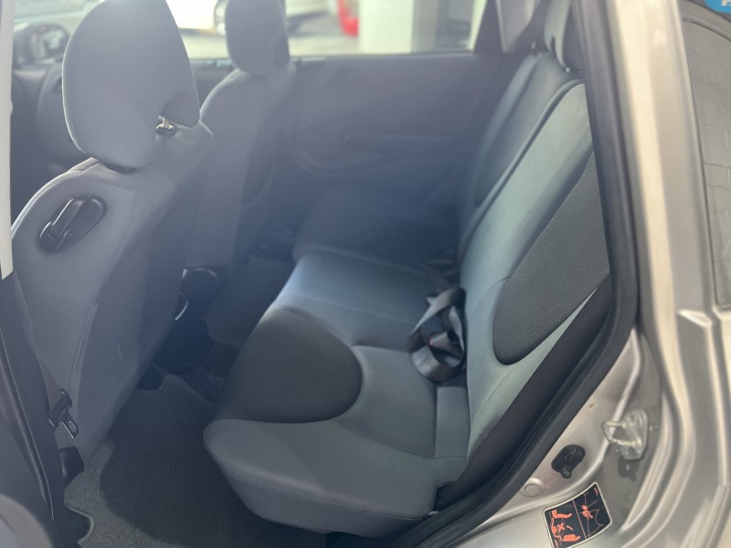 FIT 1.4 LX 8V GASOLINA 4P AUTOMÁTICO - 2005 - PORTãO