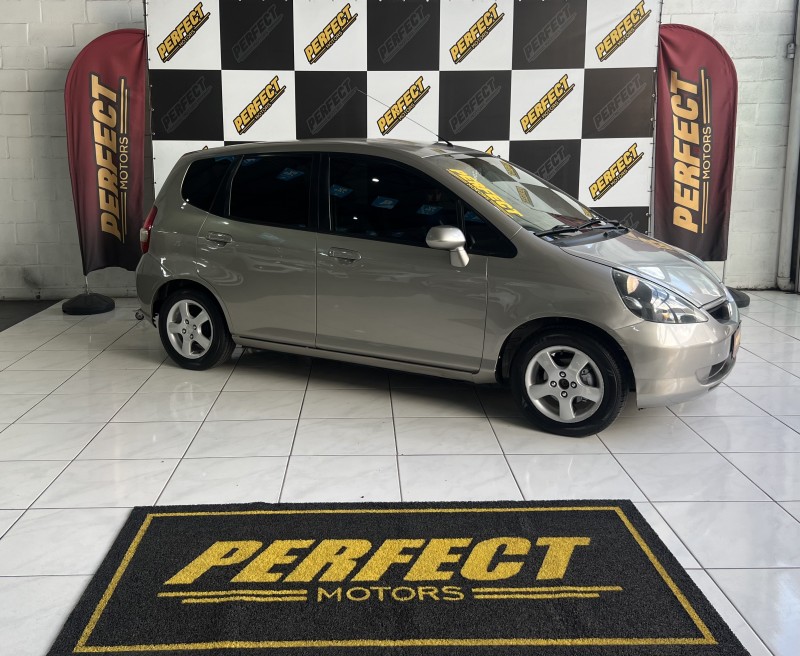 FIT 1.4 LX 8V GASOLINA 4P AUTOMÁTICO - 2005 - PORTãO