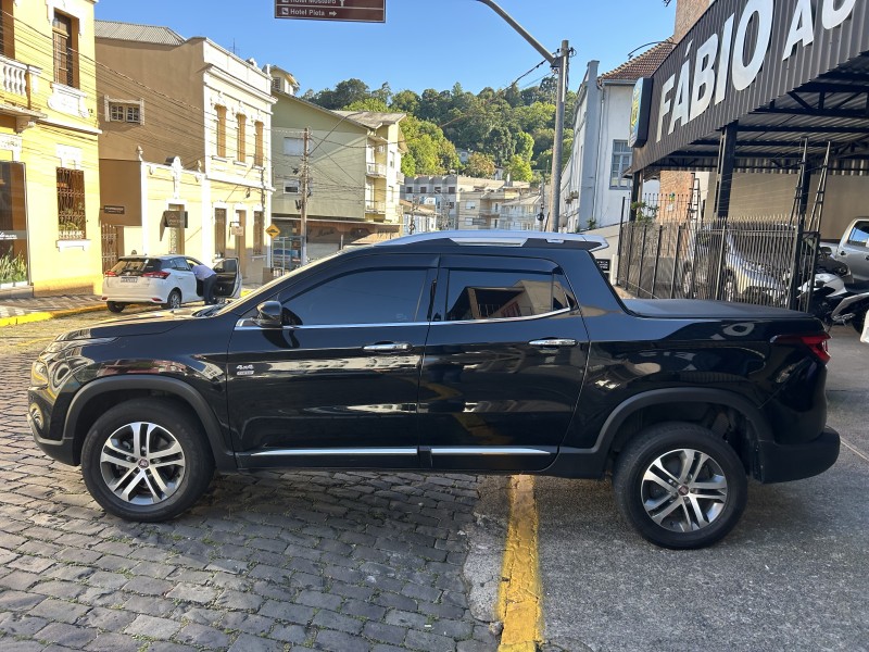 TORO 2.0 16V TURBO DIESEL VOLCANO AT9 4X4 AUTOMÁTICO