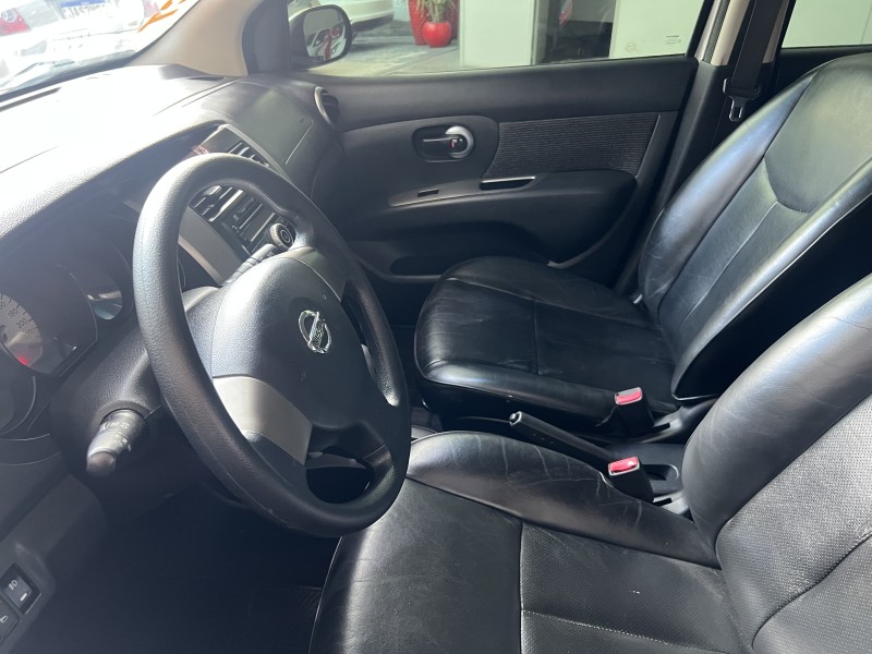 LIVINA 1.8 S 16V FLEX 4P AUTOMÁTICO - 2013 - PORTãO