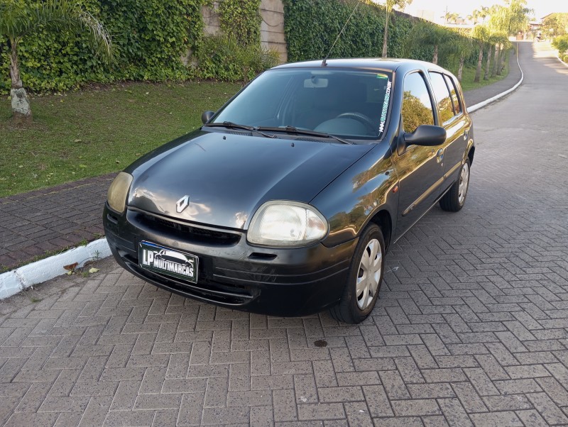 CLIO 1.0 16V FLEX 4P MANUAL - 2002 - CAXIAS DO SUL