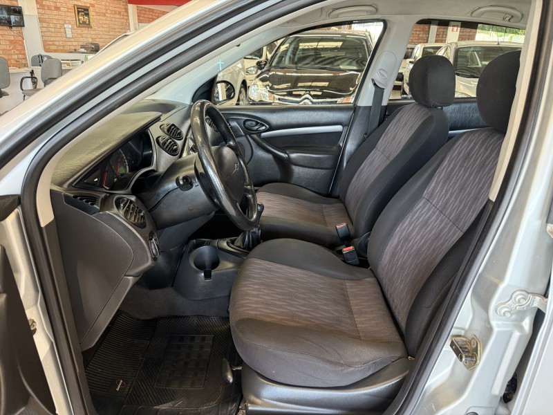 FOCUS 1.6 GLX SEDAN 8V FLEX 4P MANUAL - 2009 - FARROUPILHA