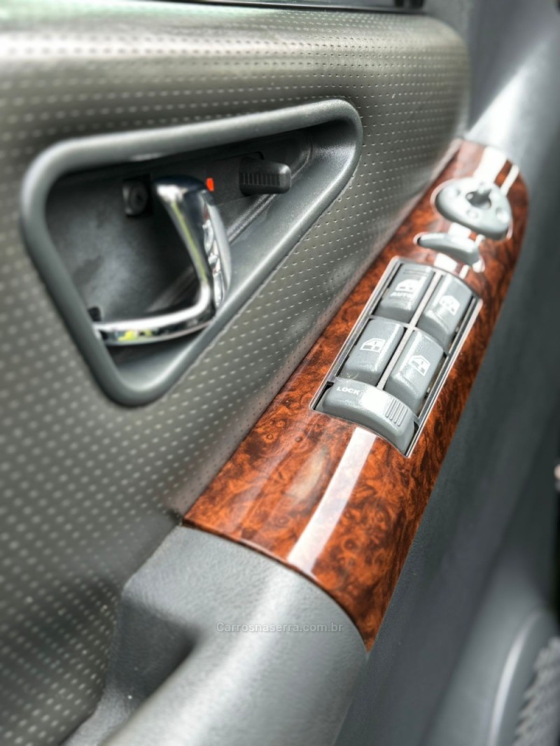 S10 2.4 MPFI EXECUTIVE 4X2 CD 8V FLEX 4P MANUAL - 2011 - BENTO GONçALVES