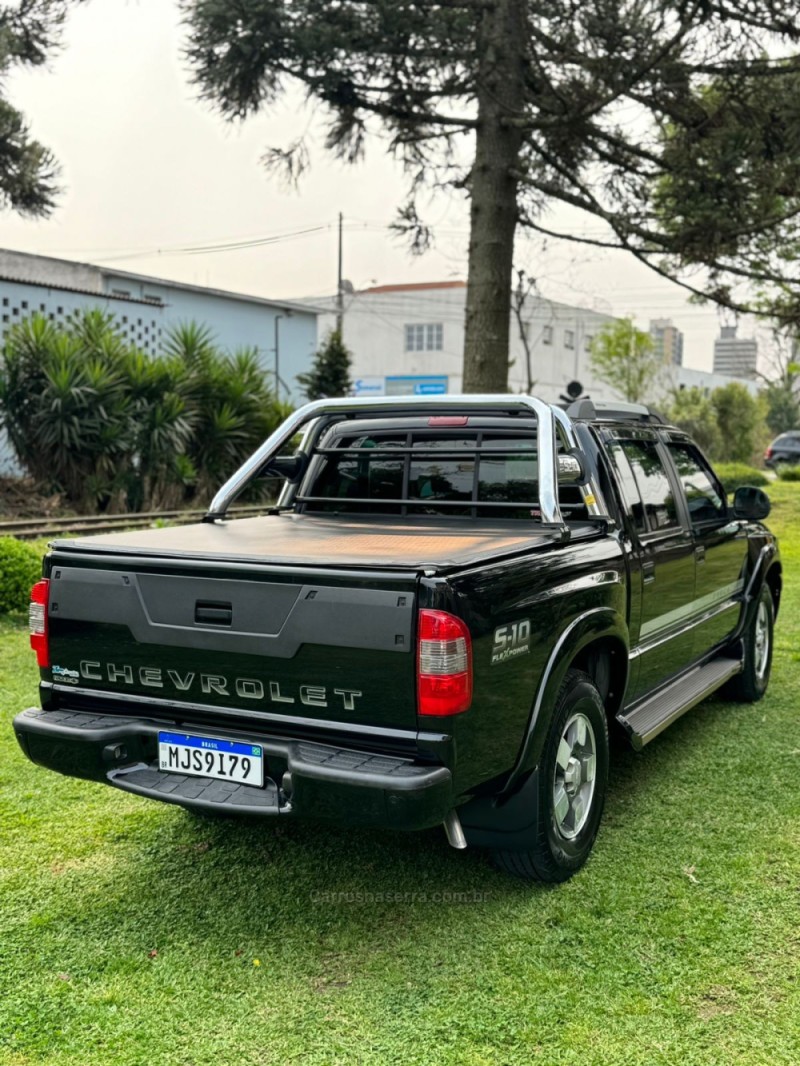 S10 2.4 MPFI EXECUTIVE 4X2 CD 8V FLEX 4P MANUAL - 2011 - BENTO GONçALVES