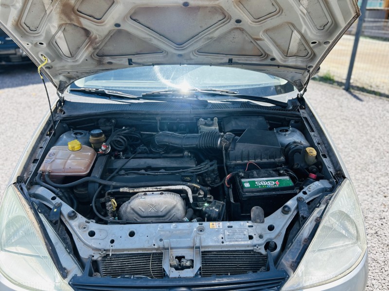 FOCUS 2.0 GLX SEDAN 16V GASOLINA 4P MANUAL - 2002 - CAXIAS DO SUL