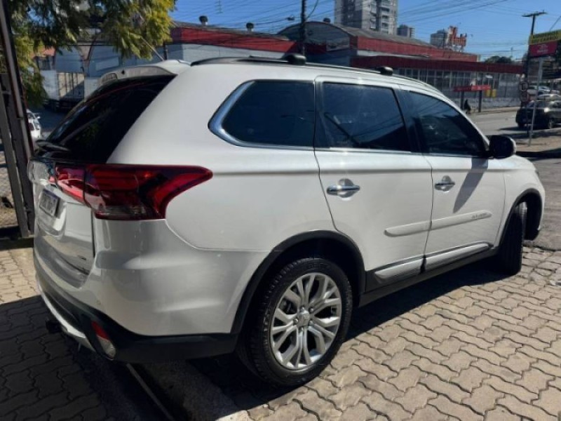 OUTLANDER 2.2 4X4 16V DIESEL 4P AUTOMÁTICO - 2016 - CAXIAS DO SUL