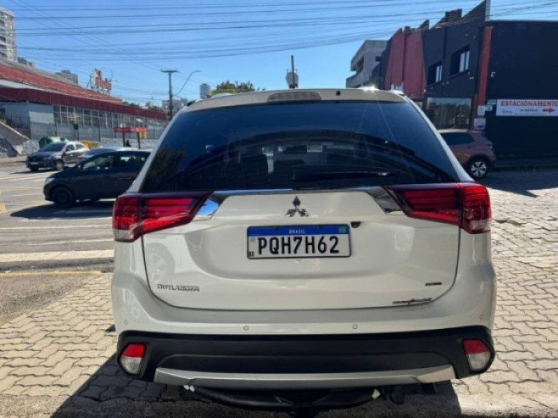 OUTLANDER 2.2 4X4 16V DIESEL 4P AUTOMÁTICO - 2016 - CAXIAS DO SUL