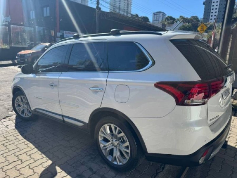 OUTLANDER 2.2 4X4 16V DIESEL 4P AUTOMÁTICO - 2016 - CAXIAS DO SUL