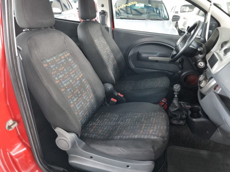 UNO 1.0 EVO VIVACE 8V FLEX 2P MANUAL - 2013 - VACARIA