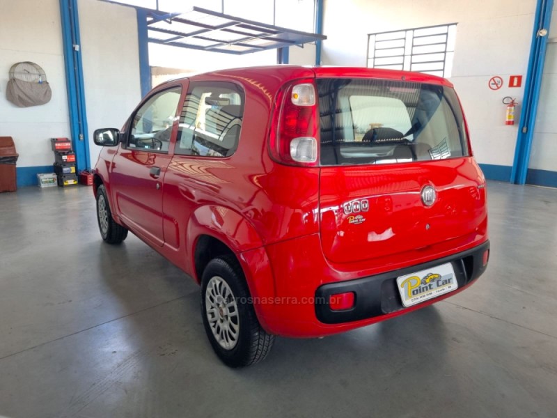 UNO 1.0 EVO VIVACE 8V FLEX 2P MANUAL - 2013 - VACARIA