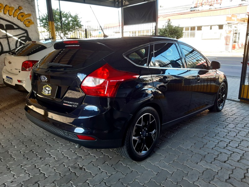 FOCUS 2.0 TITANIUM PLUS 16V FLEX 4P AUTOMÁTICO - 2015 - CAXIAS DO SUL