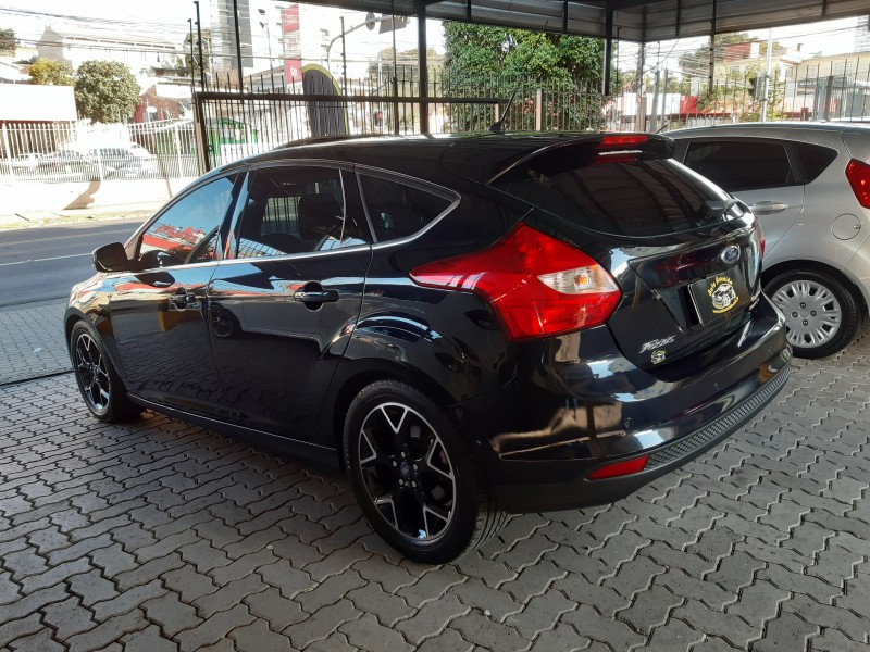 FOCUS 2.0 TITANIUM PLUS 16V FLEX 4P AUTOMÁTICO - 2015 - CAXIAS DO SUL