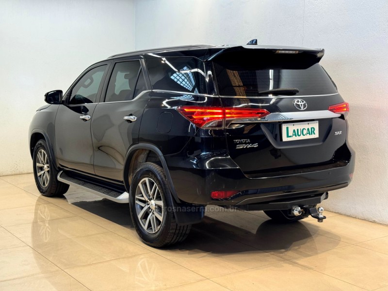 HILUX SW4 2.8 SRX 4X4 7 LUGARES 16V TURBO INTERCOOLER DIESEL 4P AUTOMÁTICO - 2016 - CASCA