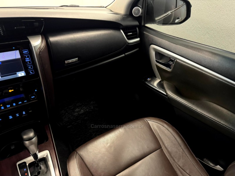 HILUX SW4 2.8 SRX 4X4 7 LUGARES 16V TURBO INTERCOOLER DIESEL 4P AUTOMÁTICO - 2016 - CASCA