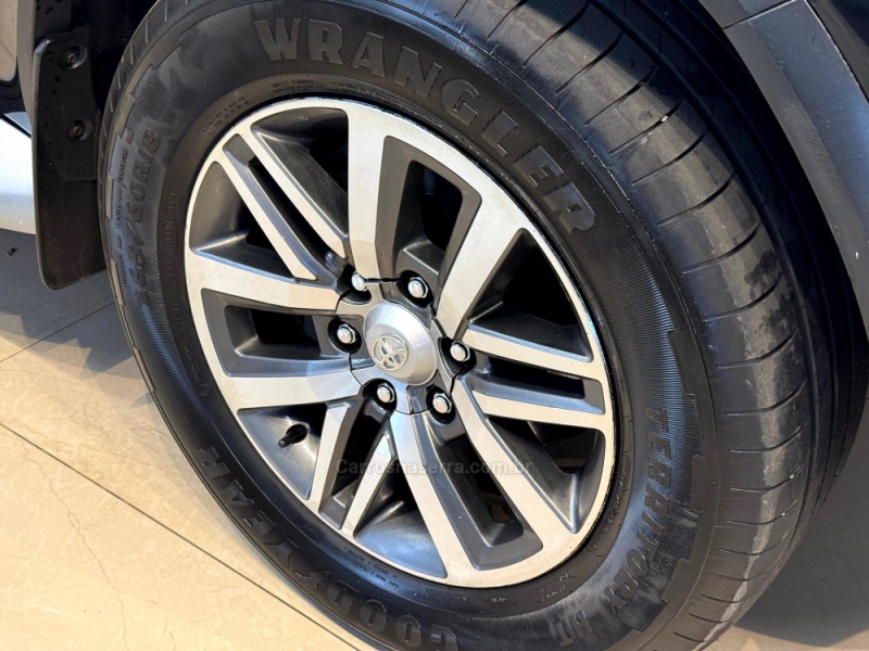 HILUX SW4 2.8 SRX 4X4 7 LUGARES 16V TURBO INTERCOOLER DIESEL 4P AUTOMÁTICO - 2016 - CASCA