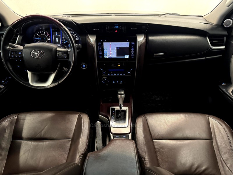 HILUX SW4 2.8 SRX 4X4 7 LUGARES 16V TURBO INTERCOOLER DIESEL 4P AUTOMÁTICO - 2016 - CASCA