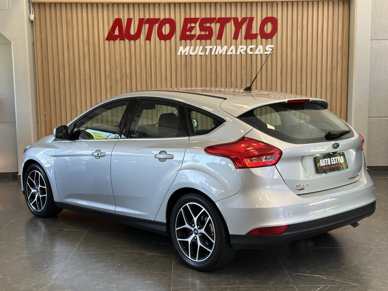 FOCUS 2.0 TITANIUM HATCH 16V FLEX 4P AUTOMÁTICO - 2016 - ESTâNCIA VELHA
