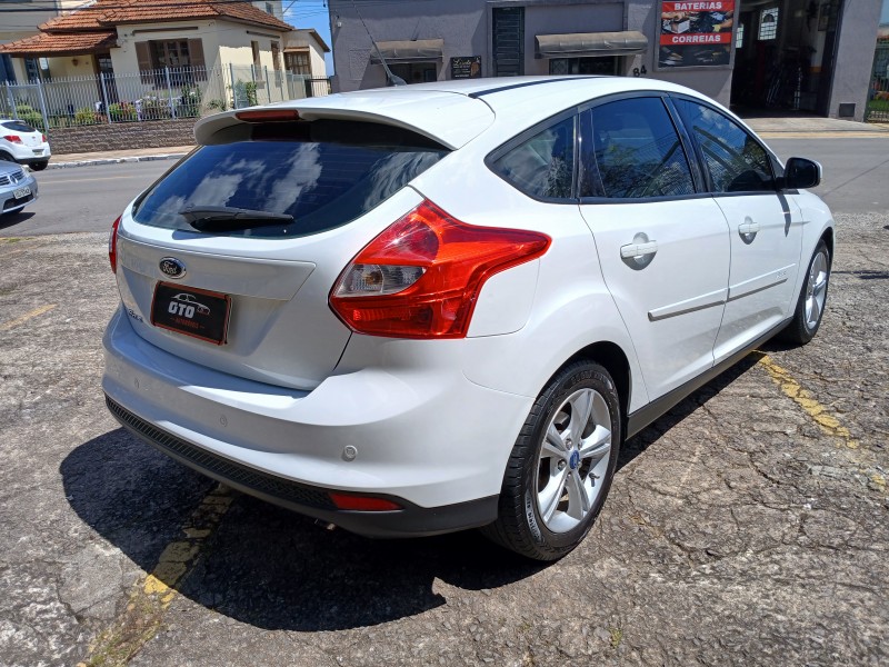 FOCUS 1.6 SE 16V FLEX 4P MANUAL - 2014 - FARROUPILHA
