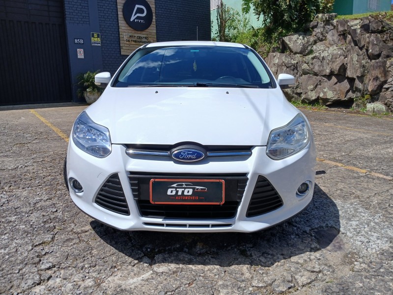FOCUS 1.6 SE 16V FLEX 4P MANUAL - 2014 - FARROUPILHA