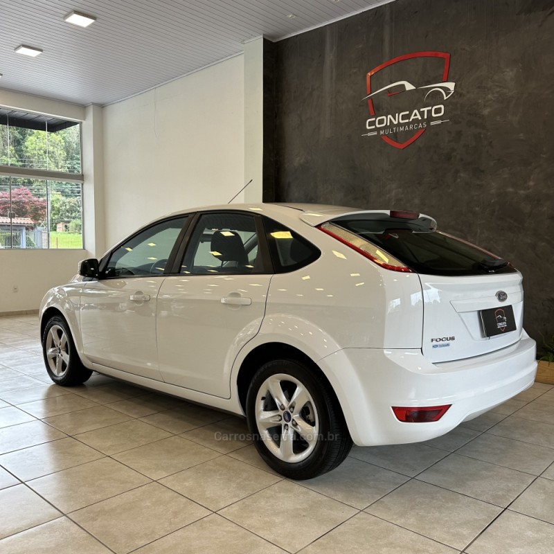FOCUS 1.6 8V FLEX 4P MANUAL - 2012 - FARROUPILHA