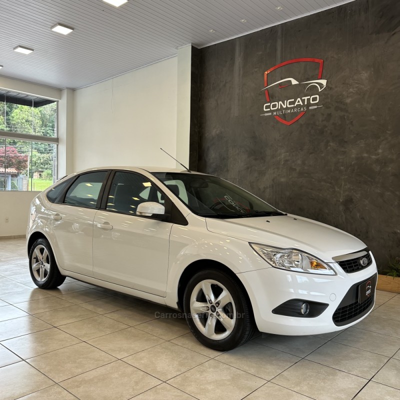 FOCUS 1.6 8V FLEX 4P MANUAL - 2012 - FARROUPILHA