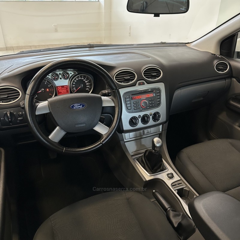 FOCUS 1.6 8V FLEX 4P MANUAL - 2012 - FARROUPILHA