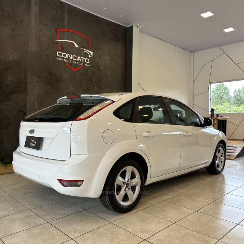 FOCUS 1.6 8V FLEX 4P MANUAL - 2012 - FARROUPILHA