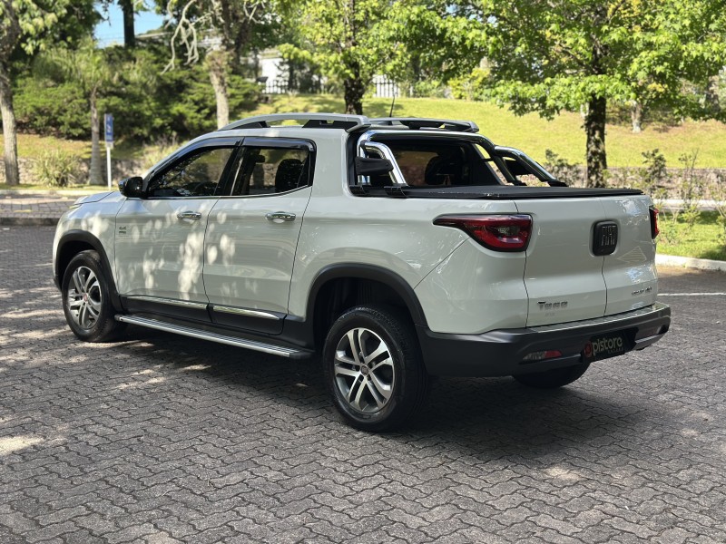 TORO 2.0 16V TURBO DIESEL VOLCANO AT9 4X4 AUTOMÁTICO - 2018 - CAXIAS DO SUL