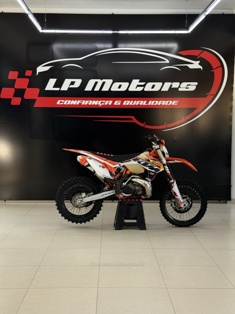 exc 300 gasolina 2015 farroupilha