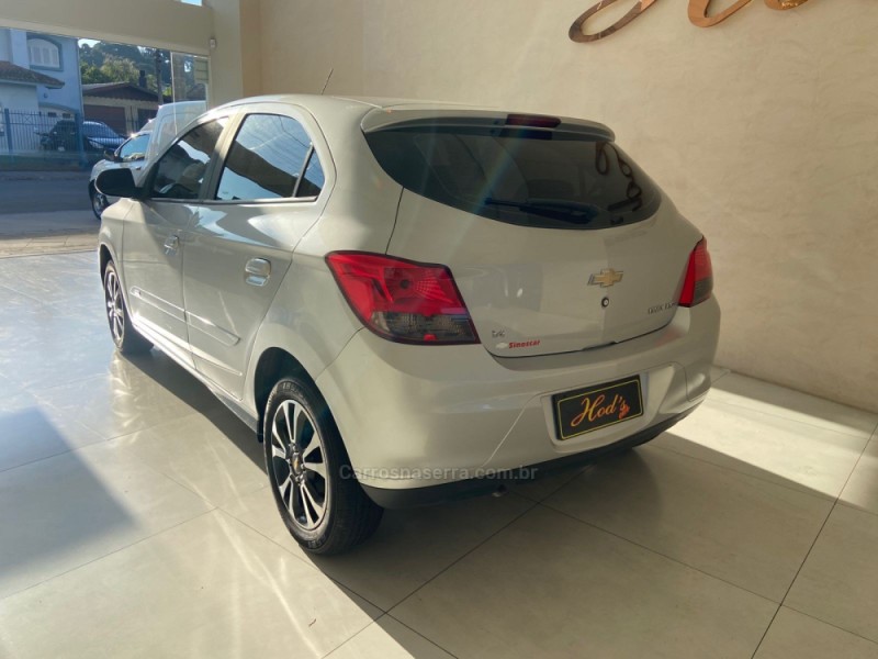 ONIX 1.4 MPFI LTZ 8V FLEX 4P MANUAL - 2015 - CANELA