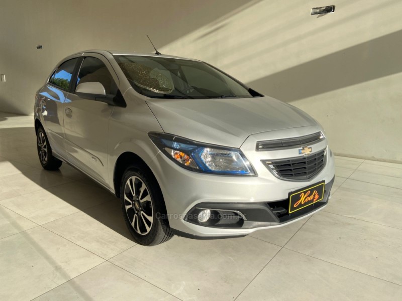 ONIX 1.4 MPFI LTZ 8V FLEX 4P MANUAL - 2015 - CANELA