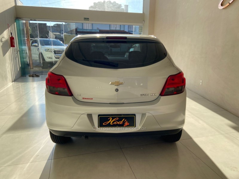 ONIX 1.4 MPFI LTZ 8V FLEX 4P MANUAL - 2015 - CANELA