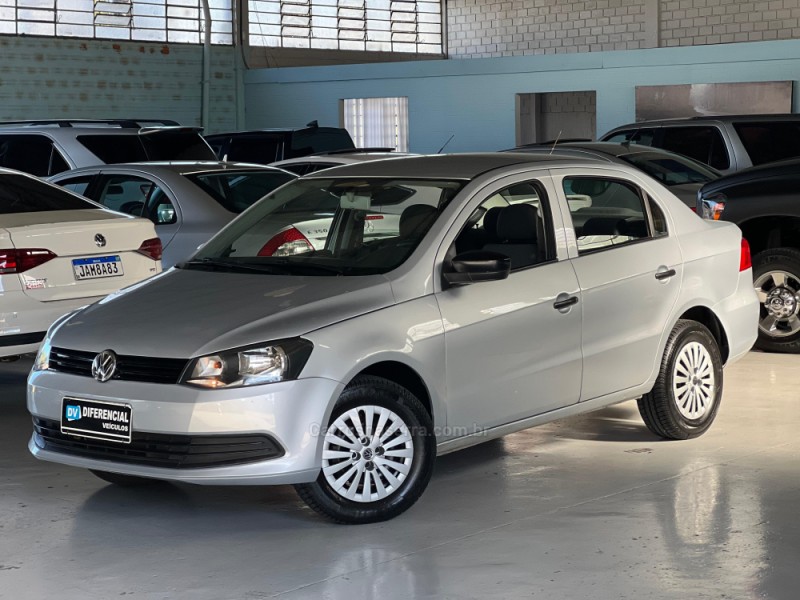 VOLKSWAGEN - VOYAGE - 2013/2014 - Prata - R$ 39.900,00