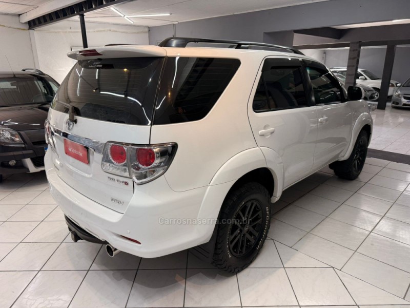 HILUX SW4 3.0 SRV 4X4 7 LUGARES 16V TURBO INTERCOOLER DIESEL 4P AUTOMÁTICO - 2013 - CAXIAS DO SUL