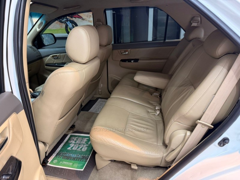 HILUX SW4 3.0 SRV 4X4 7 LUGARES 16V TURBO INTERCOOLER DIESEL 4P AUTOMÁTICO - 2013 - CAXIAS DO SUL