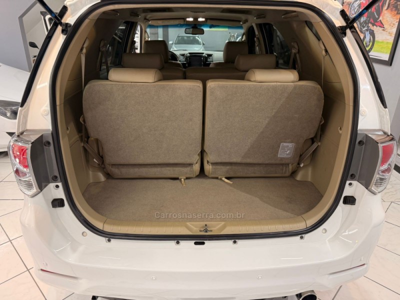 HILUX SW4 3.0 SRV 4X4 7 LUGARES 16V TURBO INTERCOOLER DIESEL 4P AUTOMÁTICO - 2013 - CAXIAS DO SUL