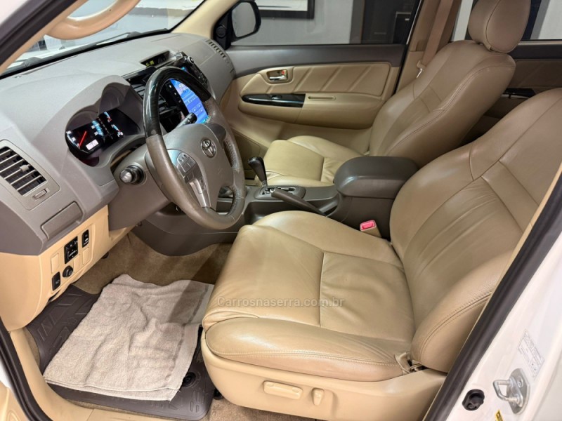 HILUX SW4 3.0 SRV 4X4 7 LUGARES 16V TURBO INTERCOOLER DIESEL 4P AUTOMÁTICO - 2013 - CAXIAS DO SUL