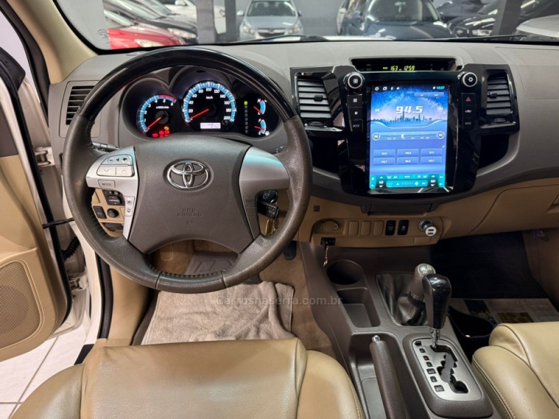 HILUX SW4 3.0 SRV 4X4 7 LUGARES 16V TURBO INTERCOOLER DIESEL 4P AUTOMÁTICO - 2013 - CAXIAS DO SUL