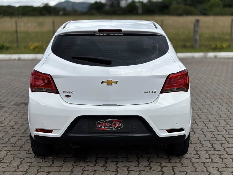ONIX 1.4 MPFI LTZ 8V FLEX 4P MANUAL - 2019 - CANDELáRIA