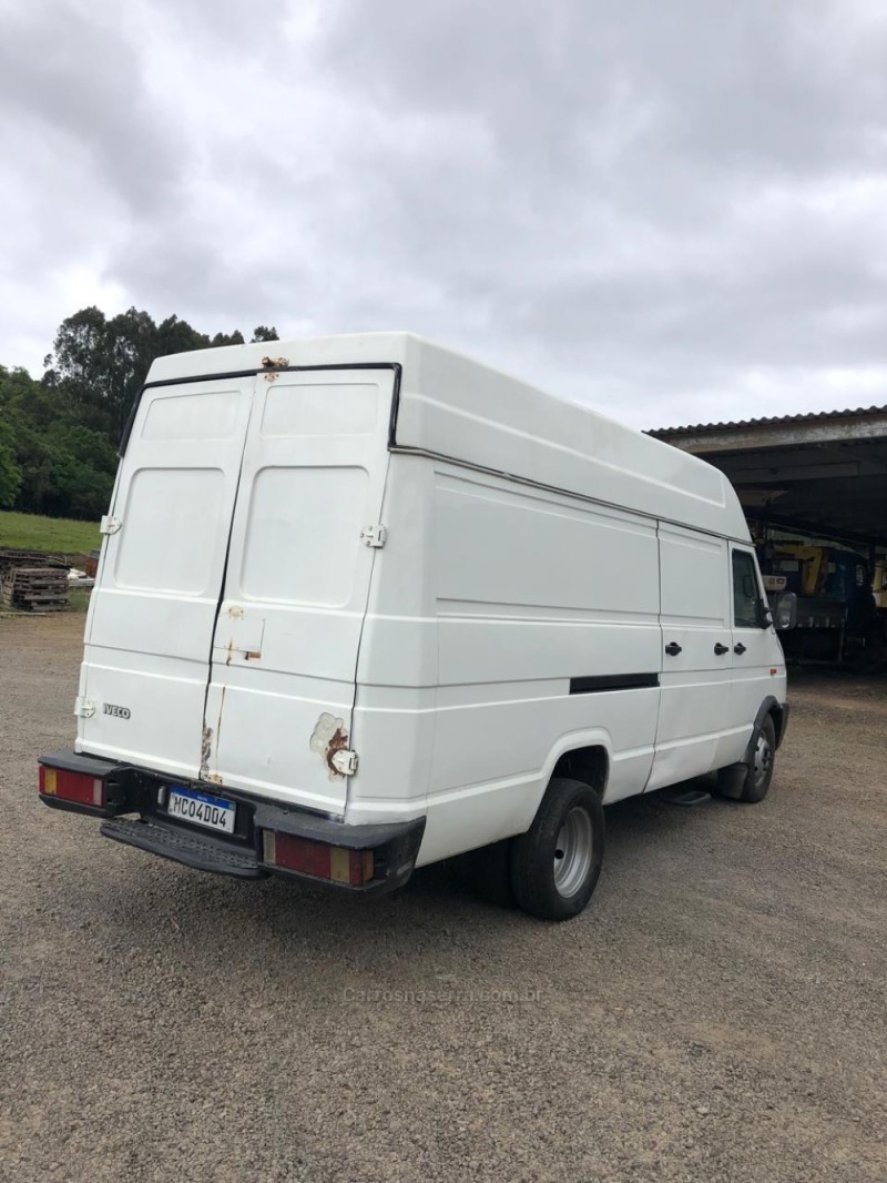 DAILY 35.10 CHASSI CABINE LONGA DIESEL MANUAL - 2005 - FLORES DA CUNHA