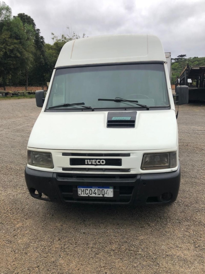 DAILY 35.10 CHASSI CABINE LONGA DIESEL MANUAL - 2005 - FLORES DA CUNHA