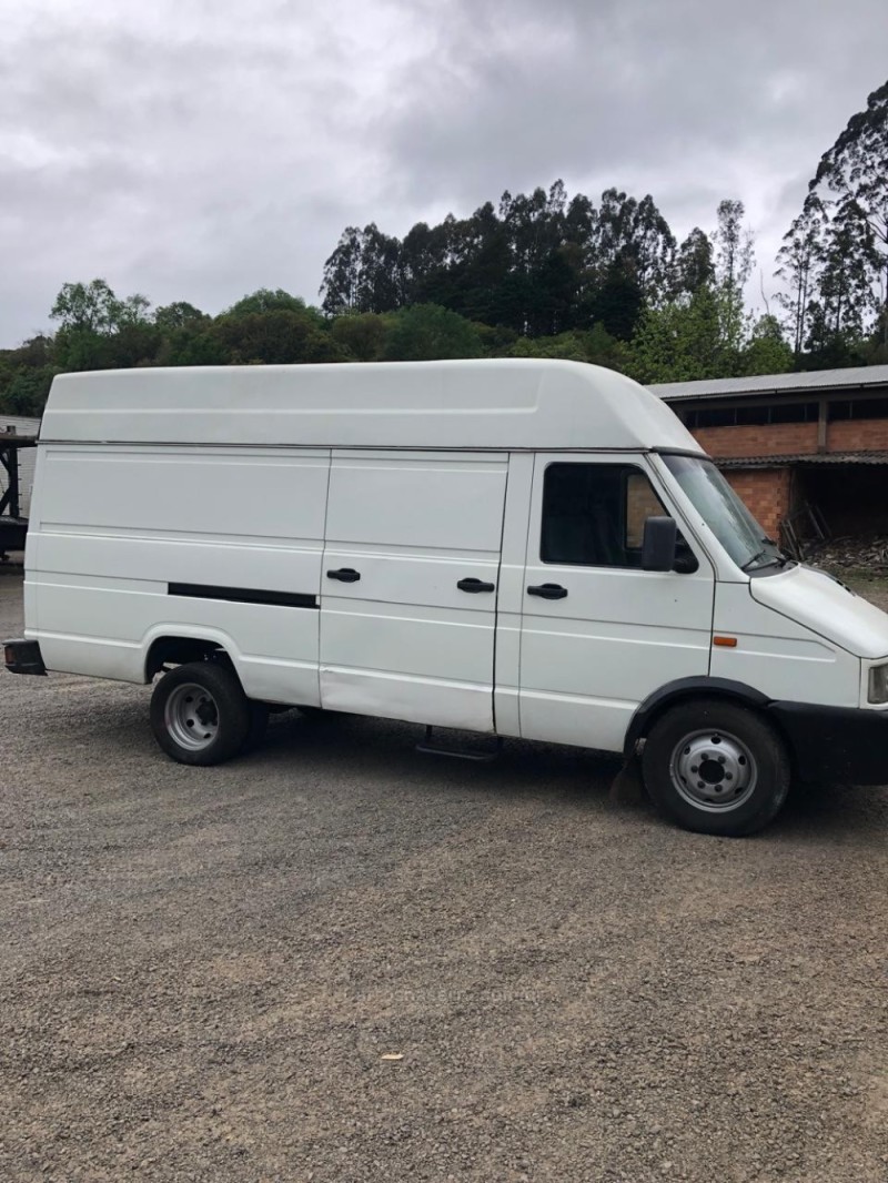 DAILY 35.10 CHASSI CABINE LONGA DIESEL MANUAL - 2005 - FLORES DA CUNHA