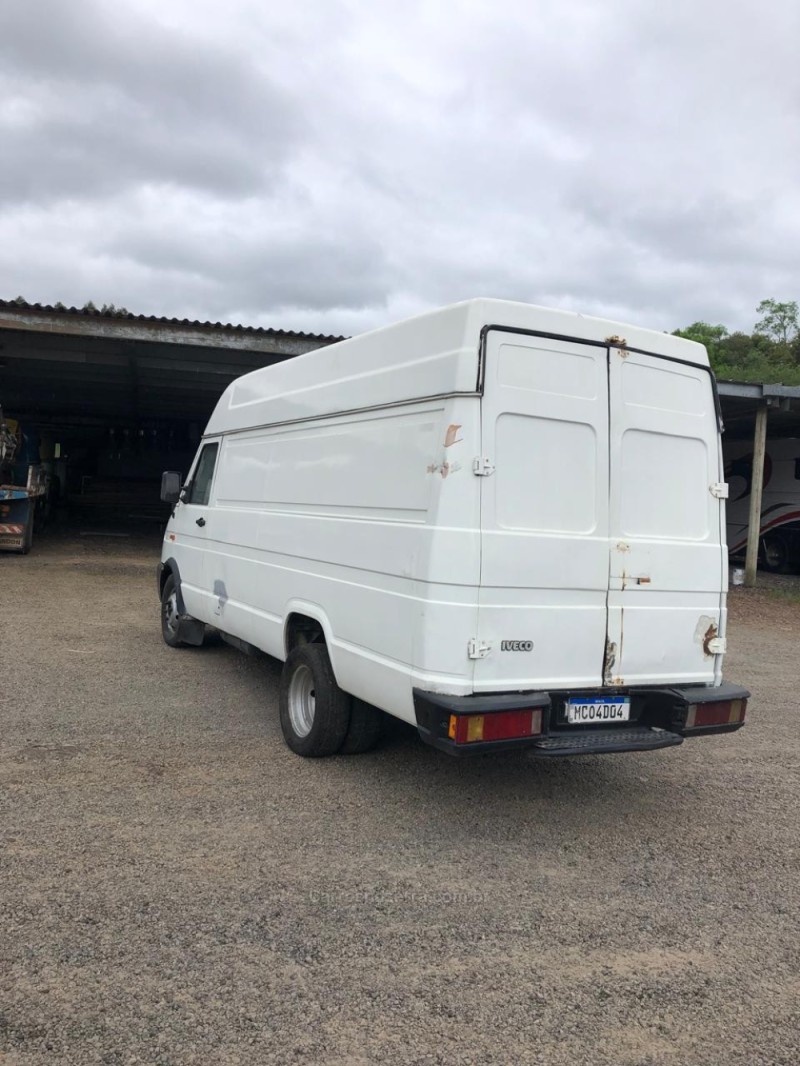 DAILY 35.10 CHASSI CABINE LONGA DIESEL MANUAL - 2005 - FLORES DA CUNHA