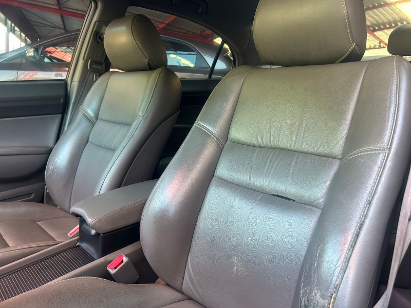 CIVIC 1.8 LXS 16V FLEX 4P MANUAL - 2008 - TRêS COROAS