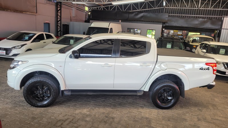 L200 TRITON 2.4 16V TURBO DIESEL SPORT GLS CD 4P 4X4 MANUAL - 2022 - GARIBALDI